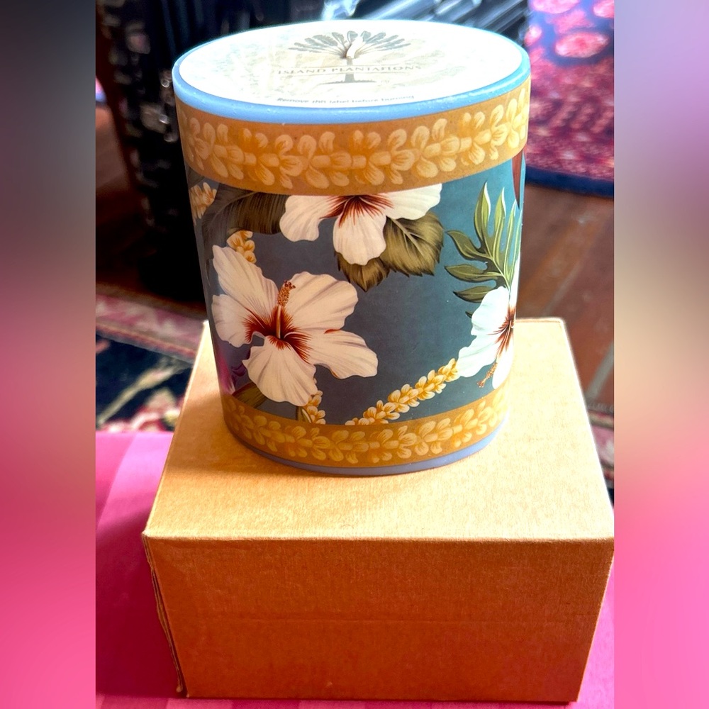 ISLAND PLANTATIONS SCENTED Floral Paradise CANDLE NEW in box